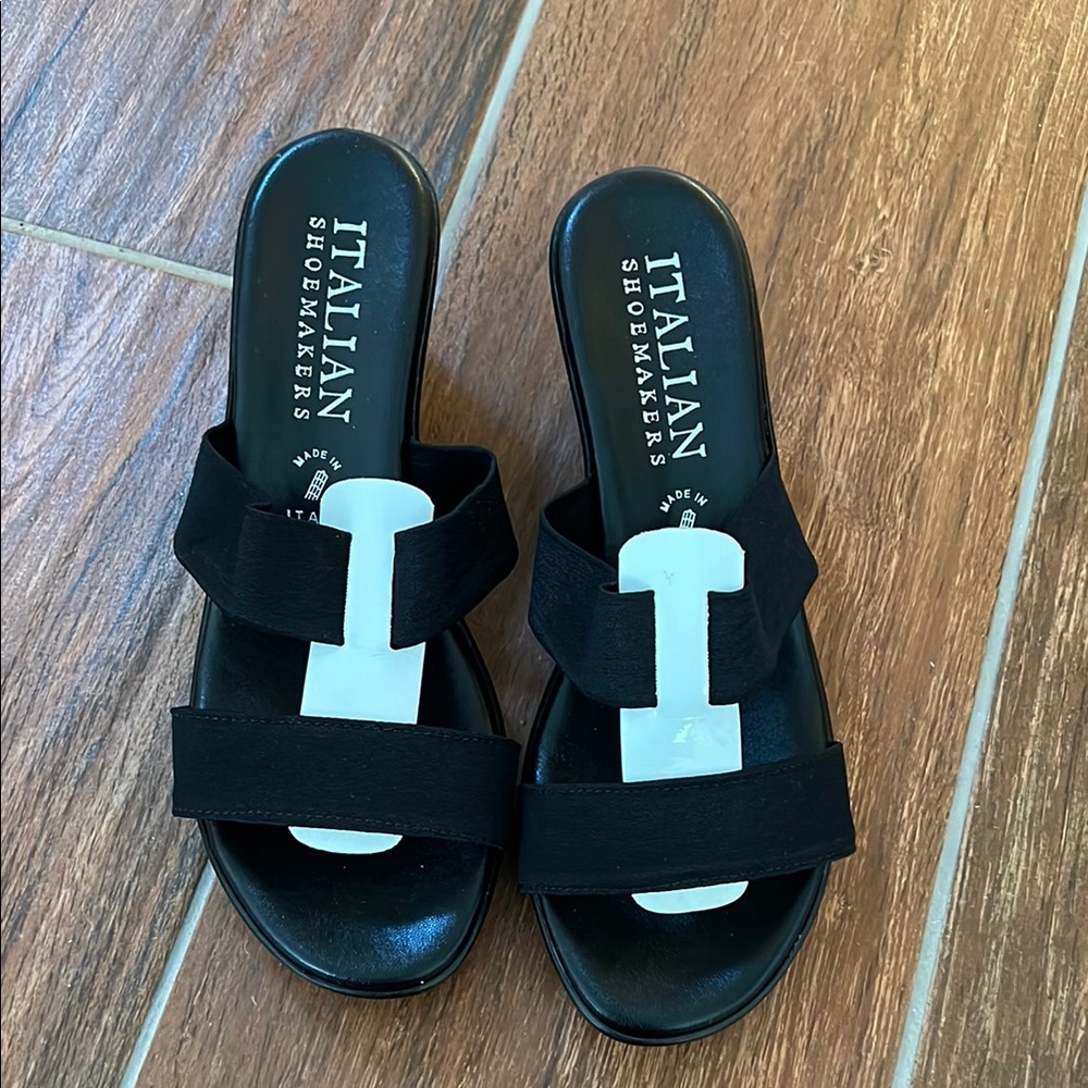 Italian Shoemakers Black/white Women's Sandals, size 7.5